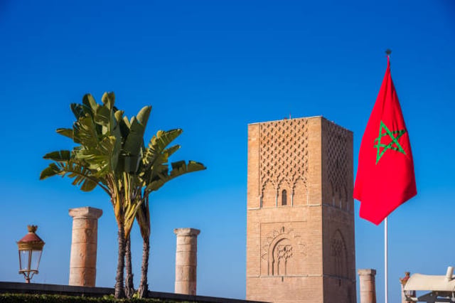 Comparaison entre le visa électronique et le visa autocollant pour le Maroc